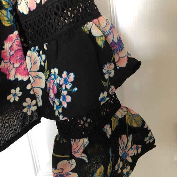 NWT Maurice’s floral tie front blouse - Picture 4 of 5